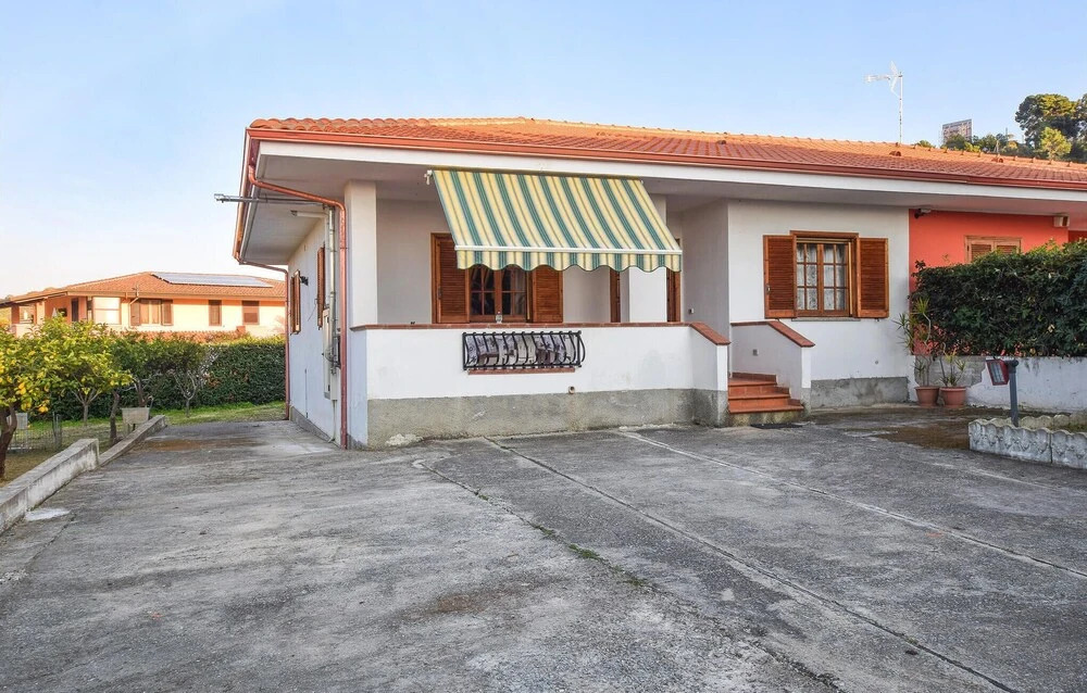 Stunning Home in Zambrone With Wifi and 2 Bedrooms