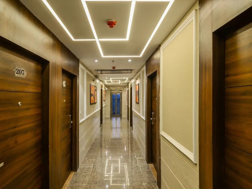 Edition O 30009 Skyhilton Alam Bagh