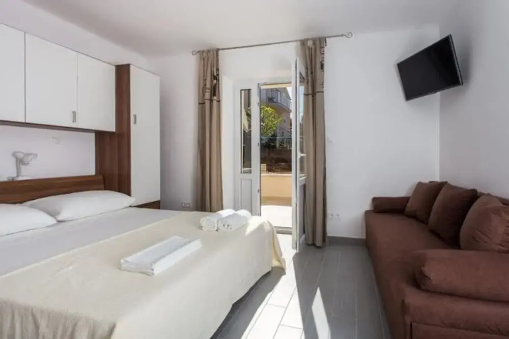 Apartment Maricol - One Bedroom Apartment With Terrace