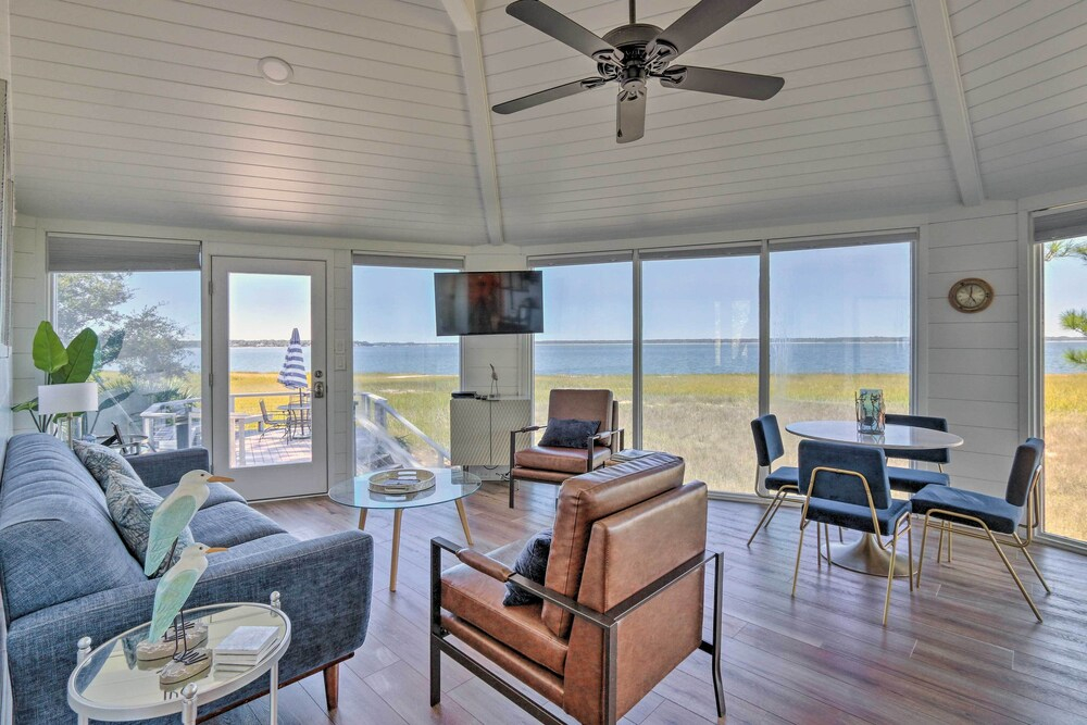 Ocean-view Treetop Escape w/ Fire Pit!