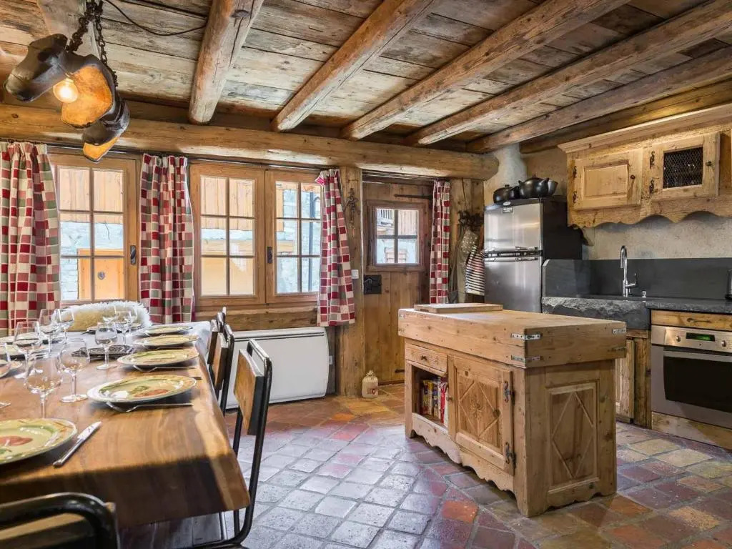 Chalet authentique avec jacuzzi, sauna et parking pour 12 personnes - FR-1-566-8