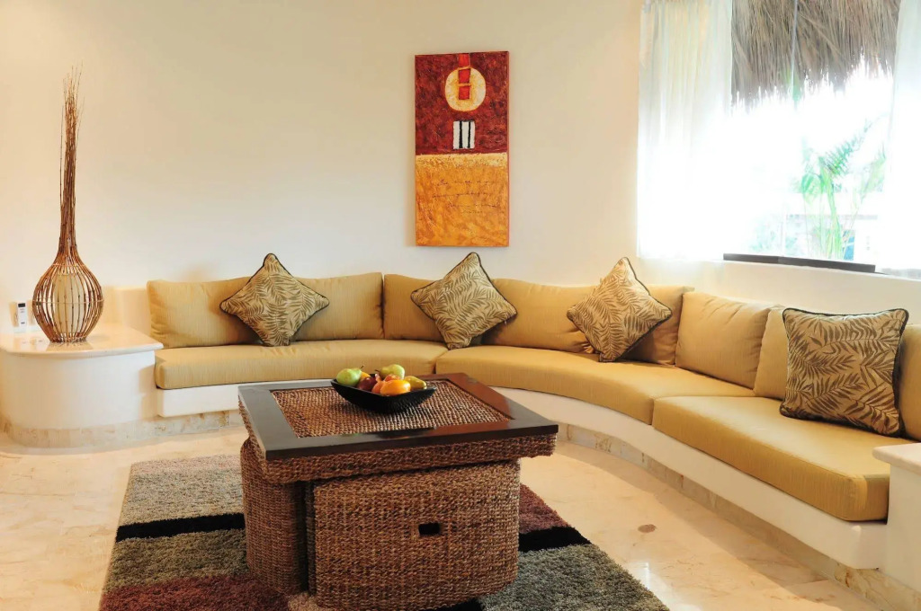 El Taj Oceanfront and Beachside Condo Hotel