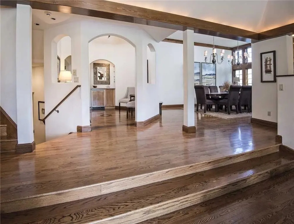 Holden Road Residence 5 Bedrooms 6 Bathrooms Condo