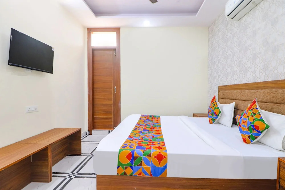 Fabhotel Starlight