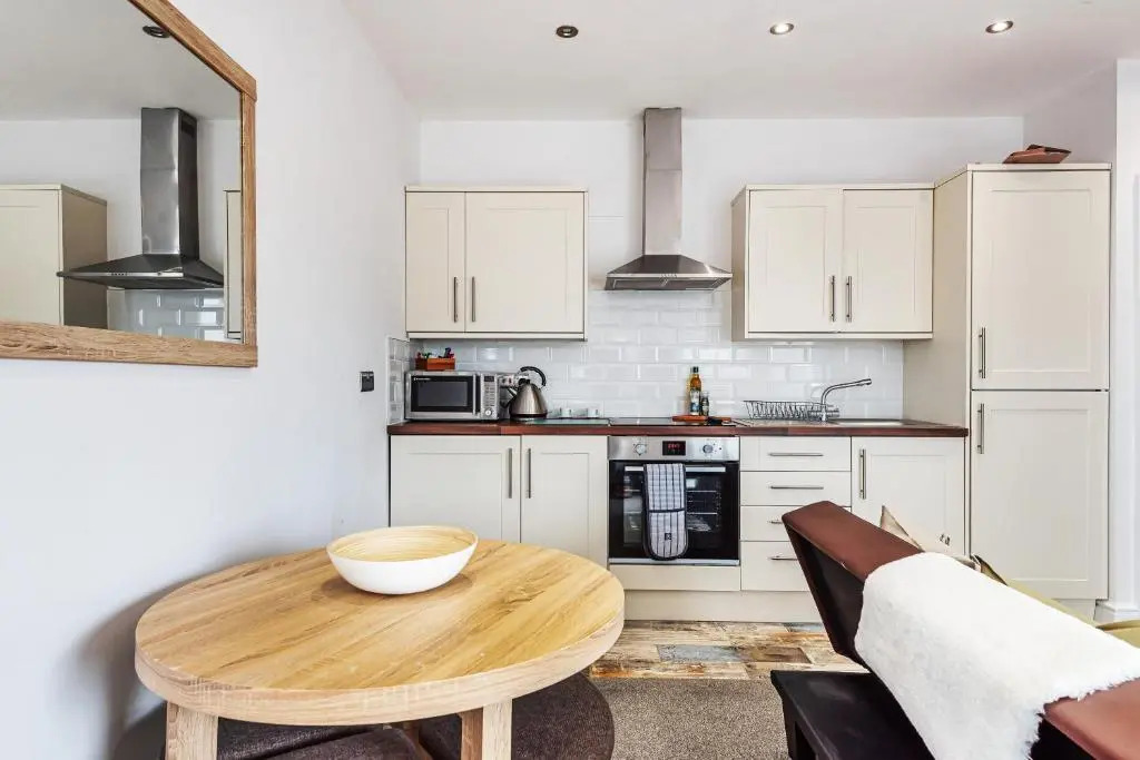 Locket Studio - Cosy Apartment with Balcony