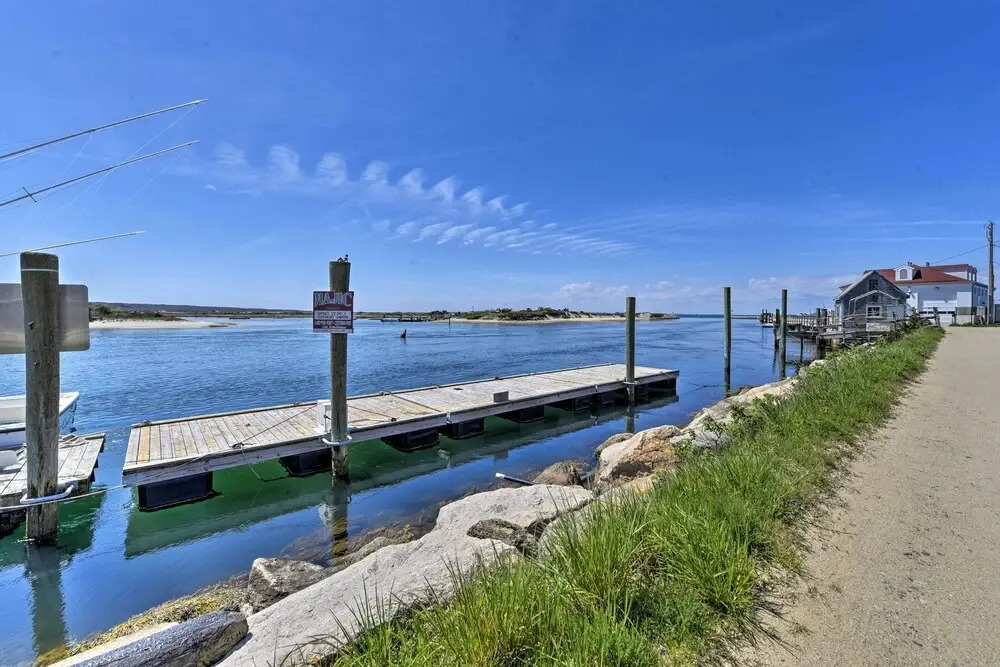 Peaceful Chilmark Farmhouse by Menemsha Beach