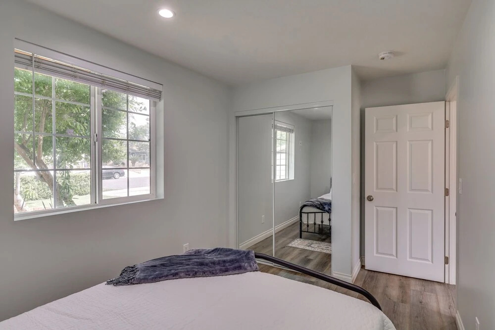 Sleek San Fernando Studio ~ 14 Mi to Universal