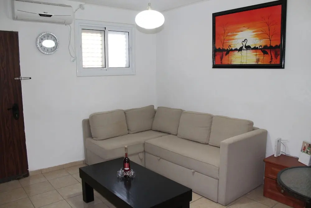 Zimmer Dora Dead Sea
