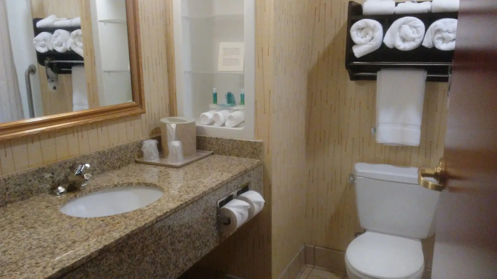 Holiday Inn Express Hotel & Suites Manchester - Airport by IHG