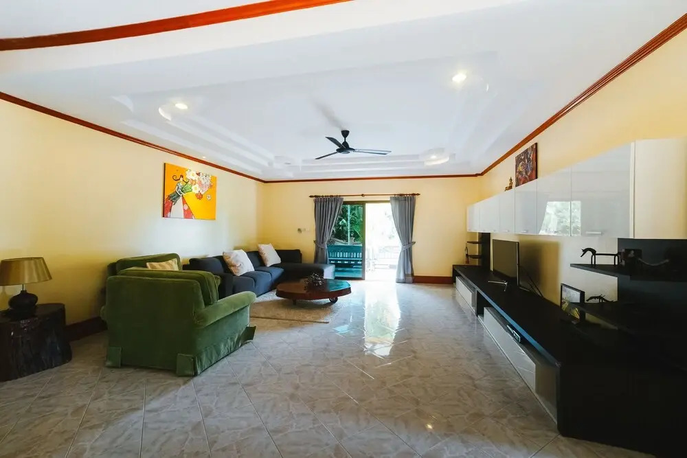 Happy Family Villa2 Phuket Private Pool Villa 5 Bedrooms with Large Kitchen and Garden