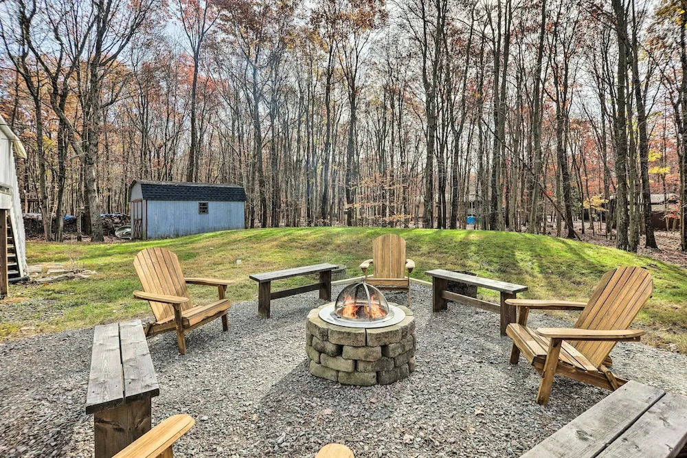 Hot Tub, Lake Access: Serene Albrightsville Home!