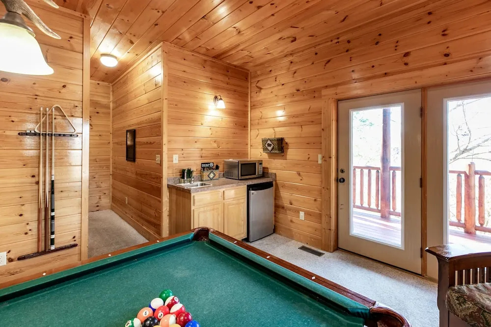 SmokyStays 5 Bedroom Cabin