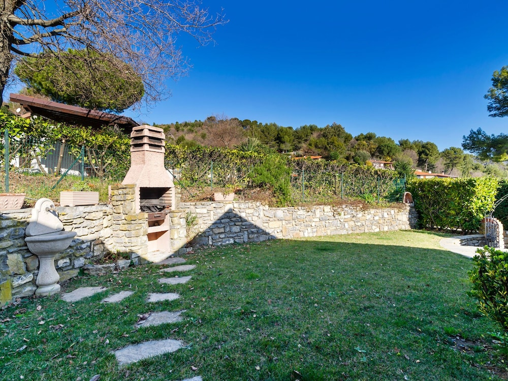 Striking Holiday Home in Diano Arentino With Garden
