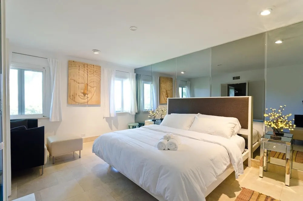 LA128 2 Bedroom Apartment By Senstay