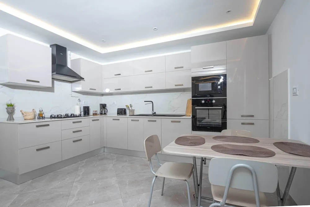 Luxurious 5-bedroom Apartment in La Marsa, Tunisia