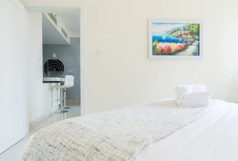 Maison Privee - Luxury Urban Retreat w/ Burj Khalifa Views
