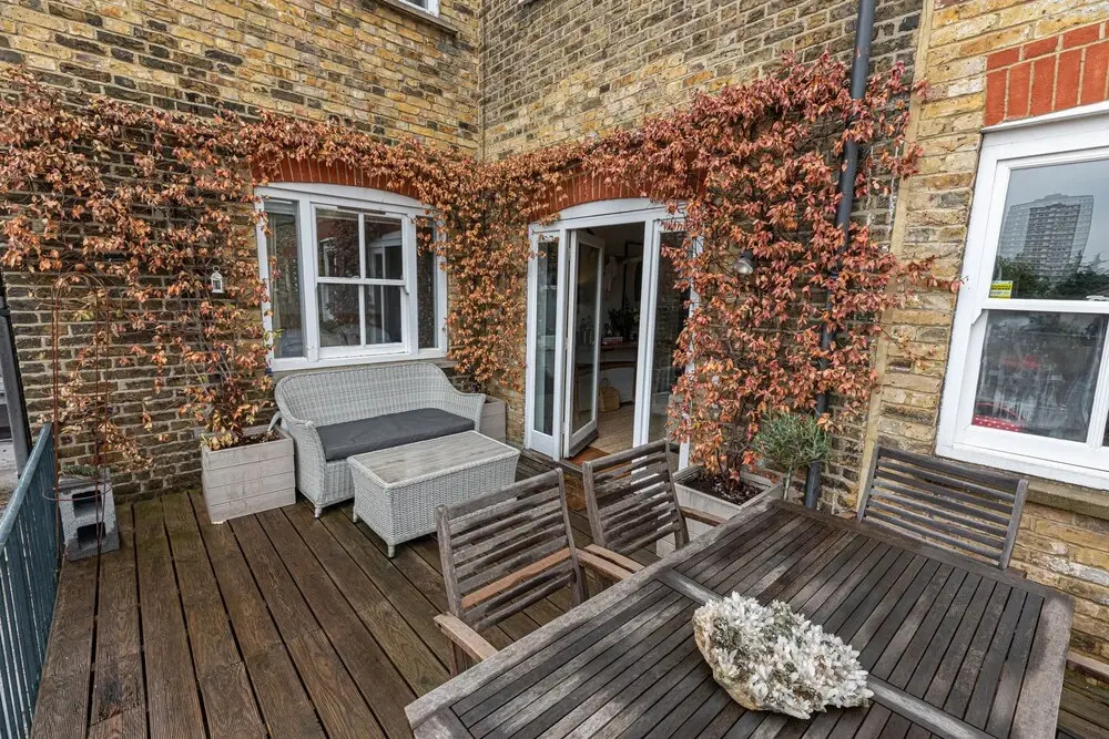 JOIVY Stylish 2-bed Flat w/ Terrace Near Battersea Park