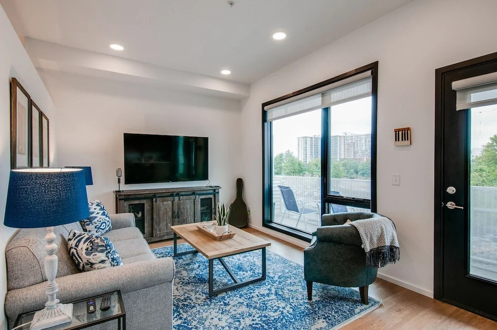 Illume Chic Green Community Skyline Balcony 1 Bedroom Condo