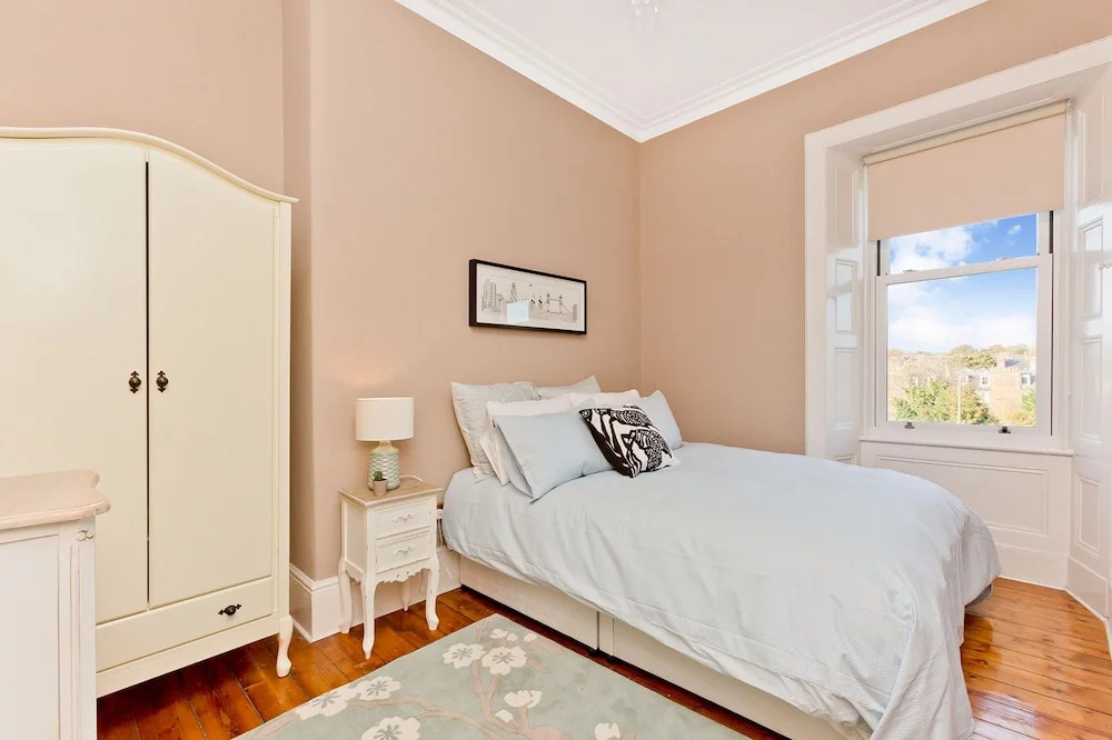 2 Bedroom Penthouse Apartment Sleeps 4
