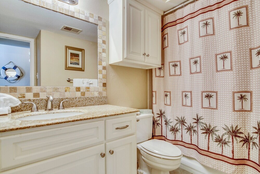 Seascape 2207 1 Bedroom Apts by RedAwning