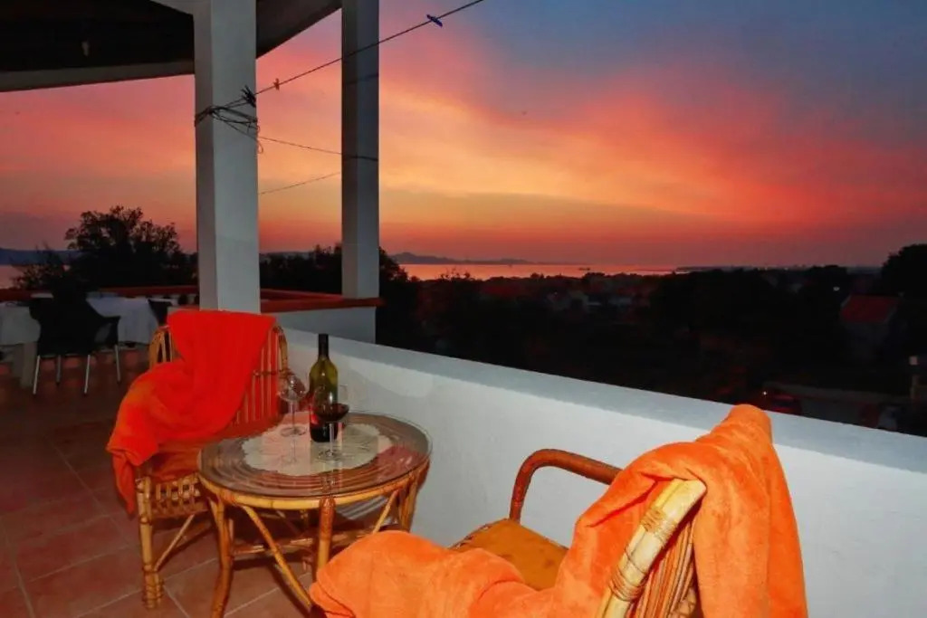 Apartments More - 300 m from beach