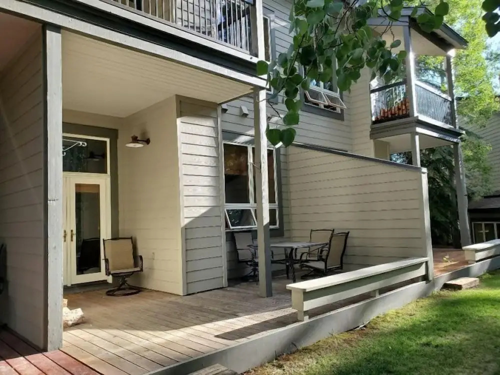 Luxury One Bedroom Condo in Cascade Village at the Base of Chair Lift 20