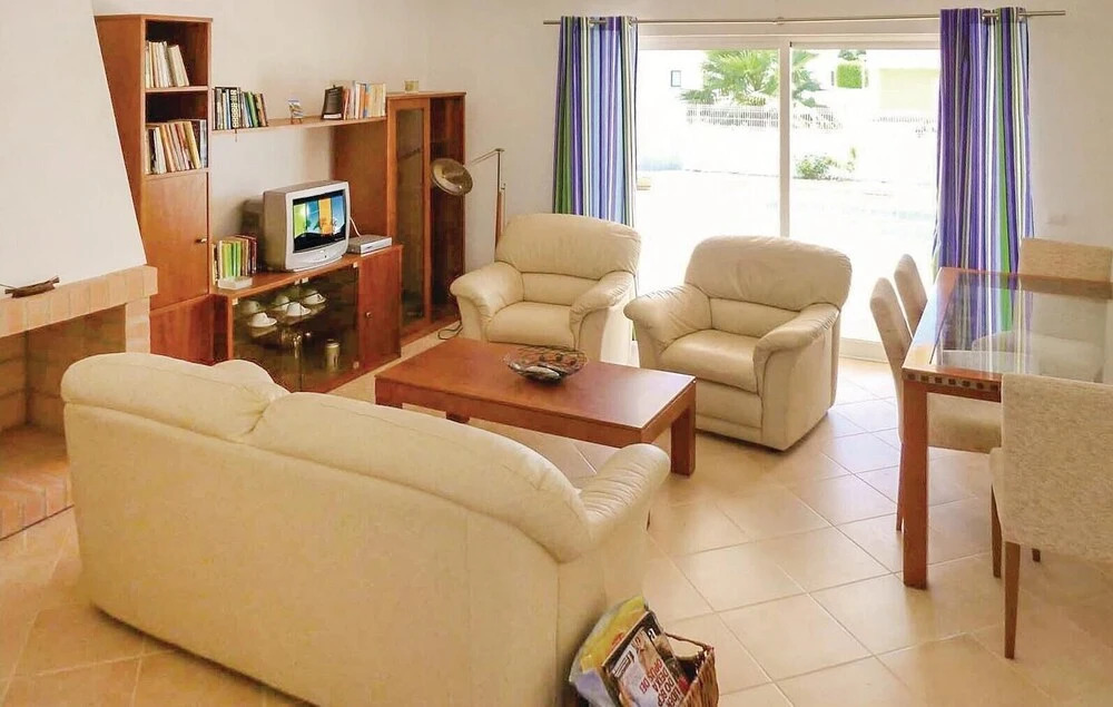 Nice Home in Guia With 4 Bedrooms, Wifi and Outdoor Swimming Pool