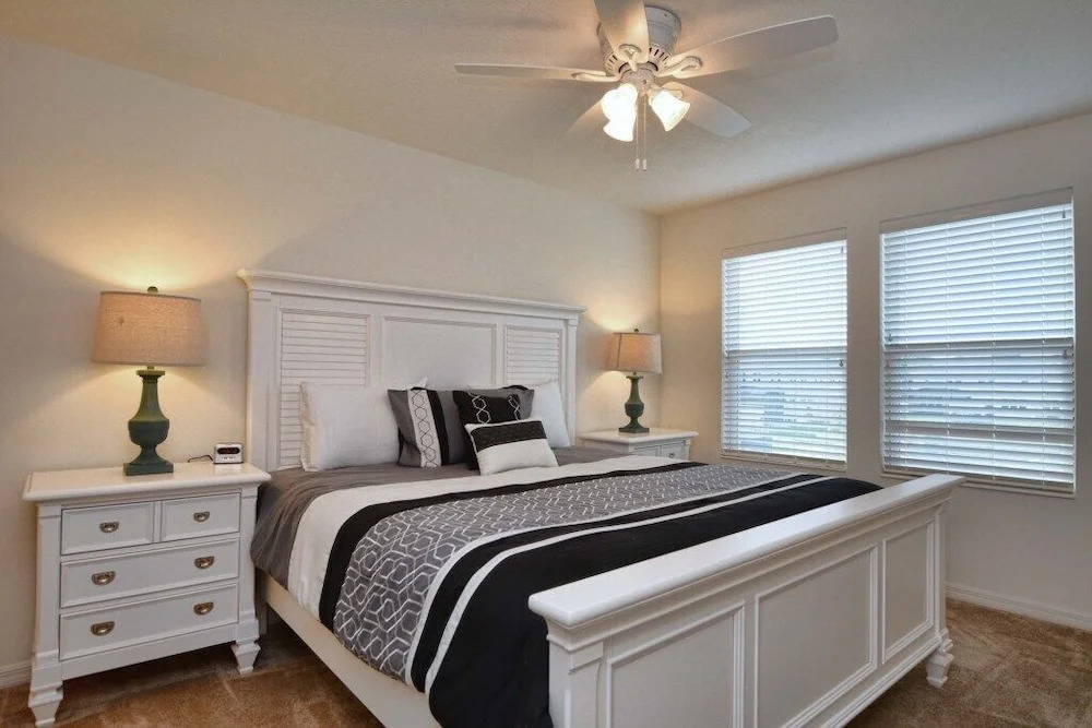 Compass Bay- 4 Bedroom Townhome- 1950cy Townhouse