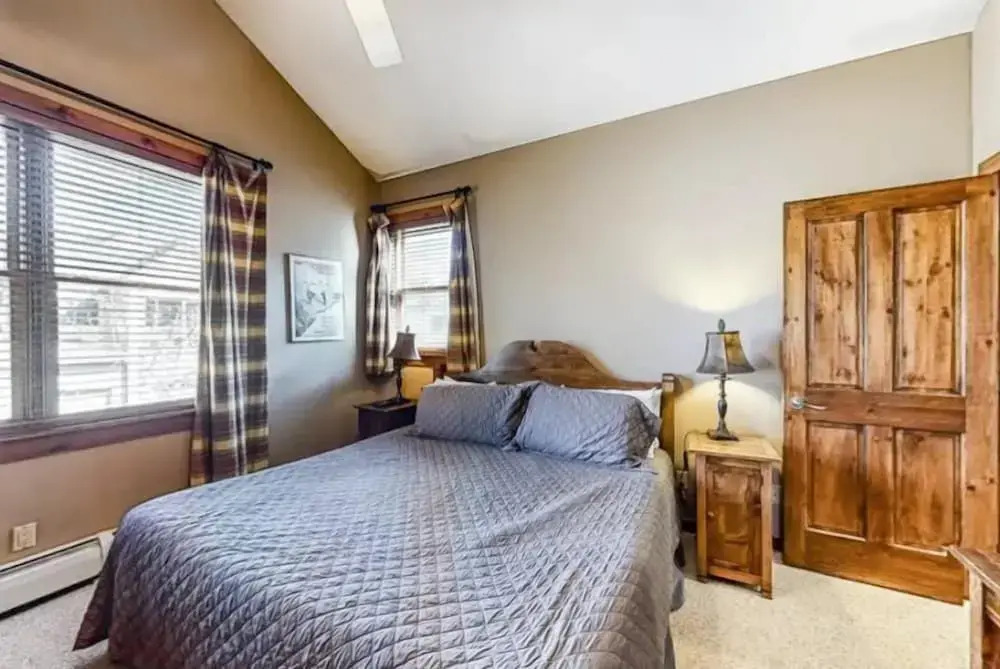 3 Bedroom Townhome in Downtown Breckenridge, off Main Street With Pool, and Hot Tubs