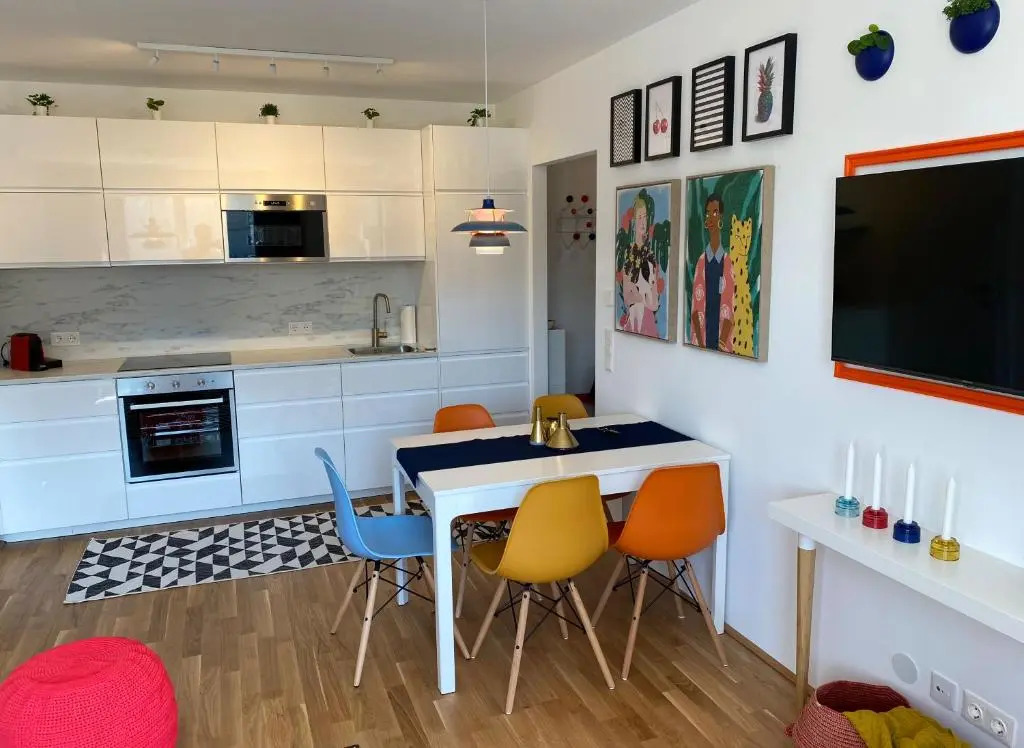 Brand New Cozy Apartment 10 min to city center