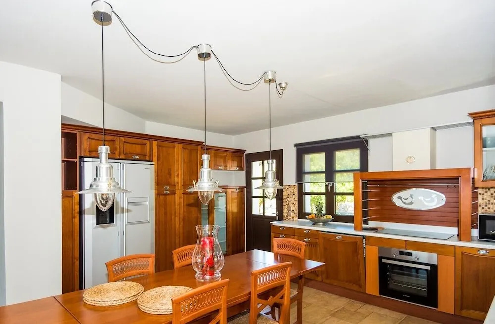 Filon Ktima Beachfront Upscale Villa