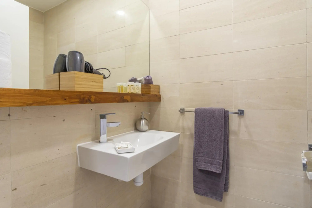 LV Premier Chiado CH6 AC, elevator, central, new