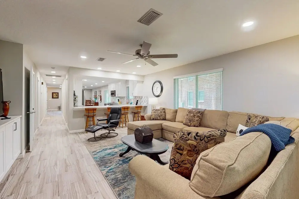 Updated House With Enclosed Yard, Patio, Central AC, & Washer/dryer