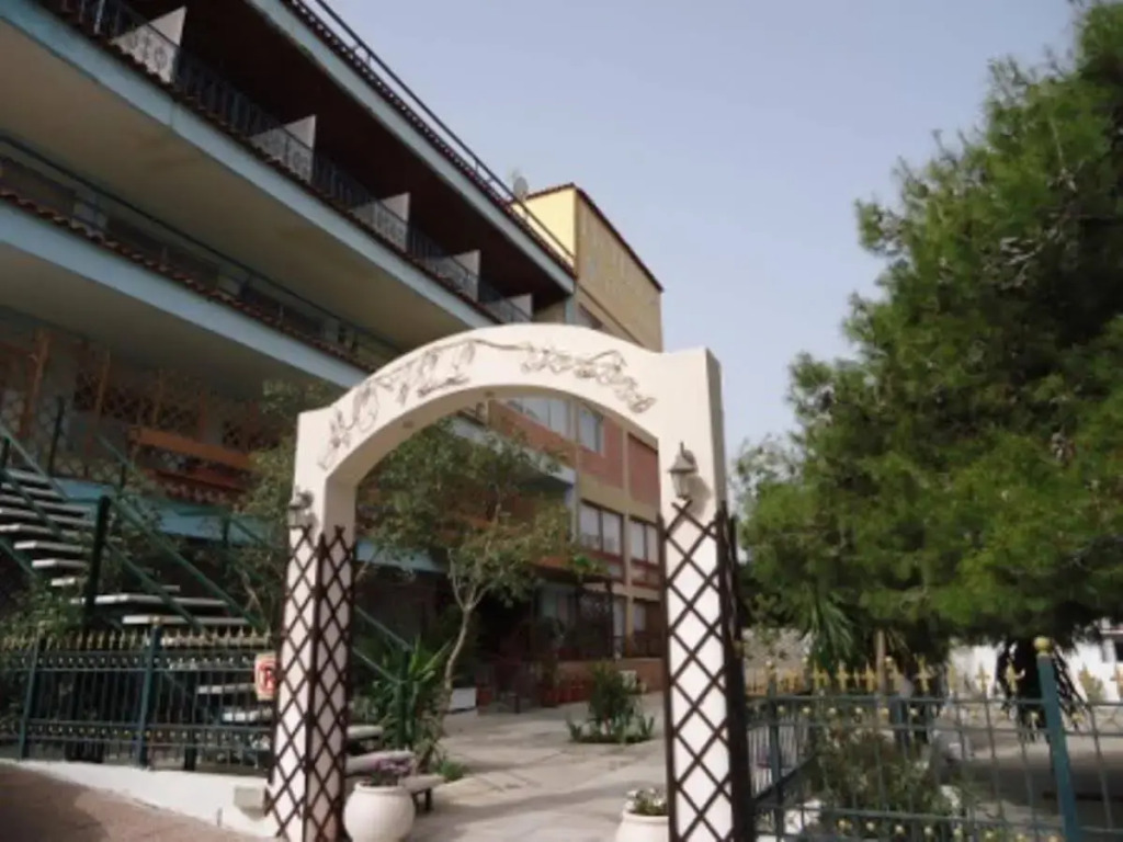 Les Amis Airport Hotel