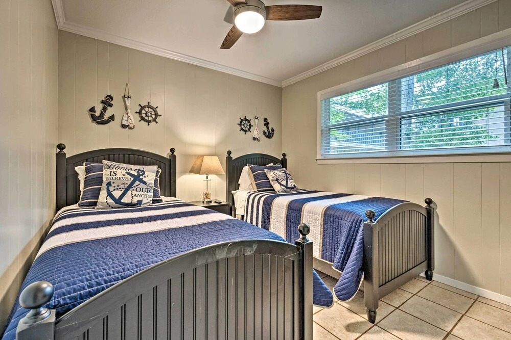 Ocean Springs Getaway - Walk to Beach & Downtown!