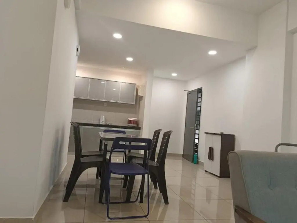 8pax Mount austin Midori Green homestay