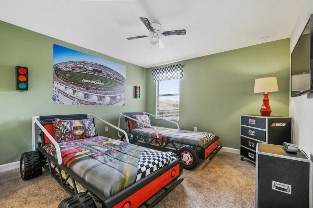 Luxury Movie Theater Room, Pool Spa & Game Room! 8 Bedroom Home