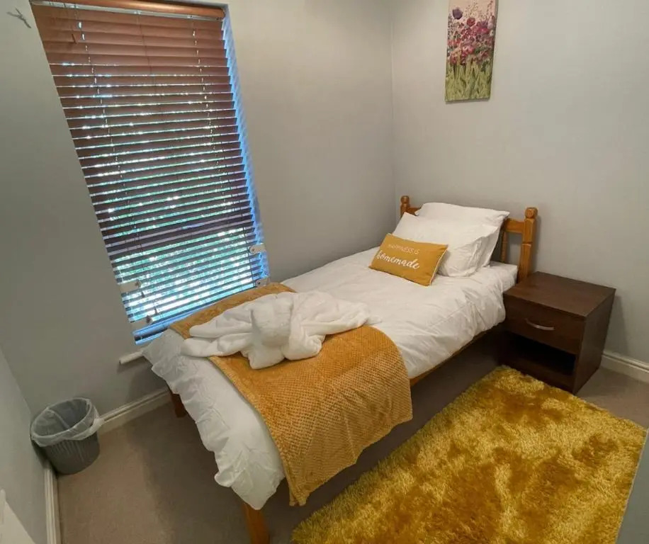 Holiday Home In Cardiff, Sleeps 8