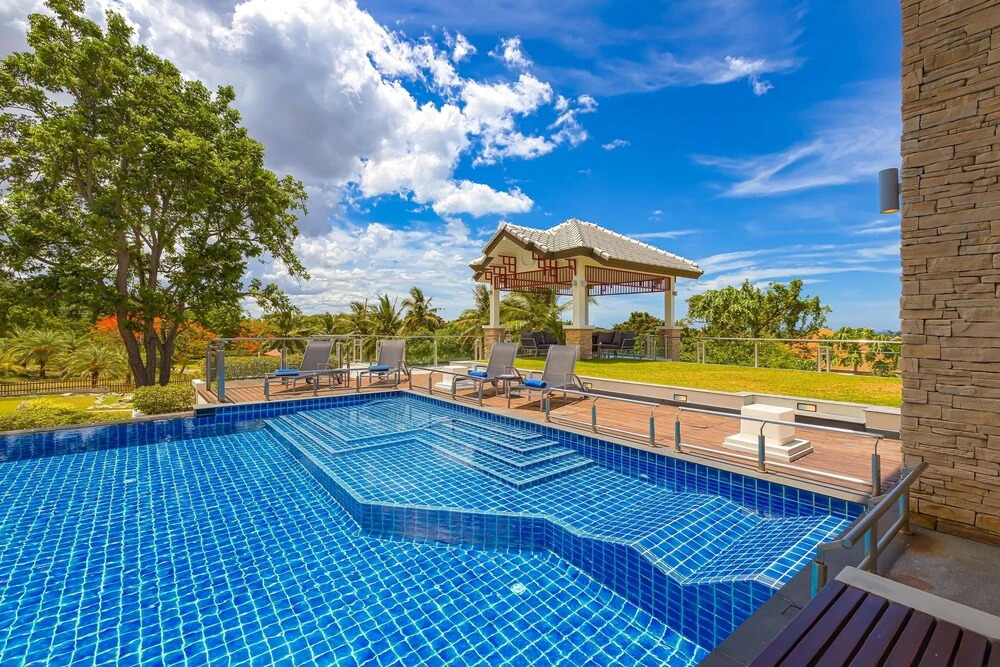 Luxury Mansion 6 BR on Golf Course JB