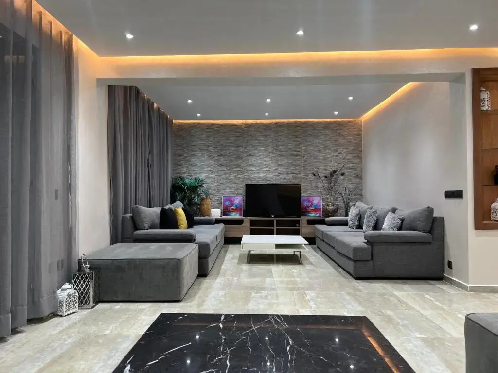 5* BRAND NEW 3 bed apartment in HOTSPOT location