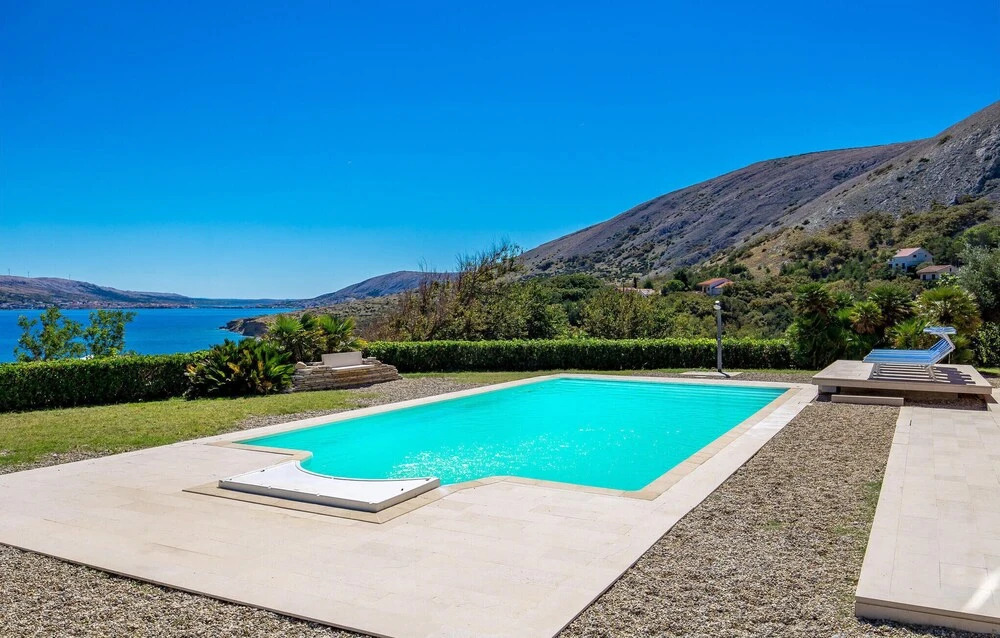 5 Bedroom Awesome Home In Pag