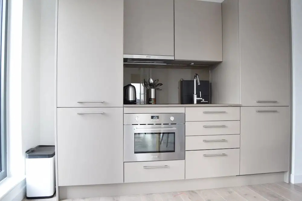 Modern 1 Bedroom Apartment With Views in Stratford