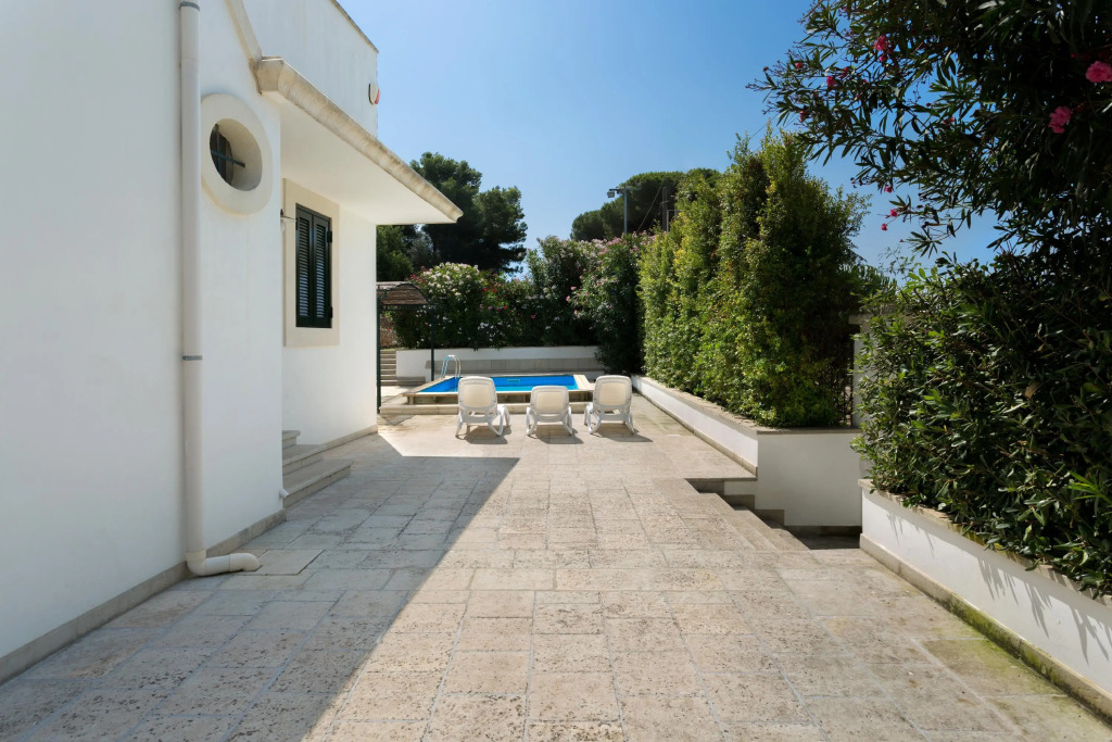 Country pool house
