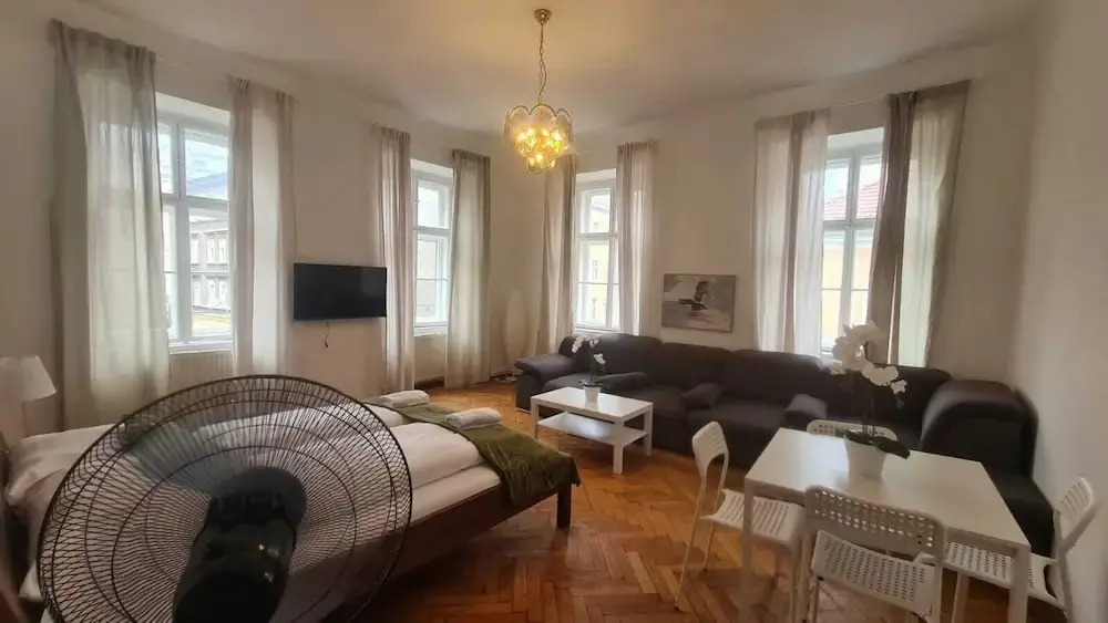 Chic 3BR Belvedere Apartment