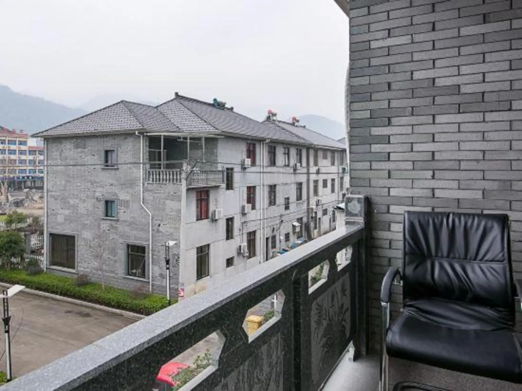 Lixia Inn