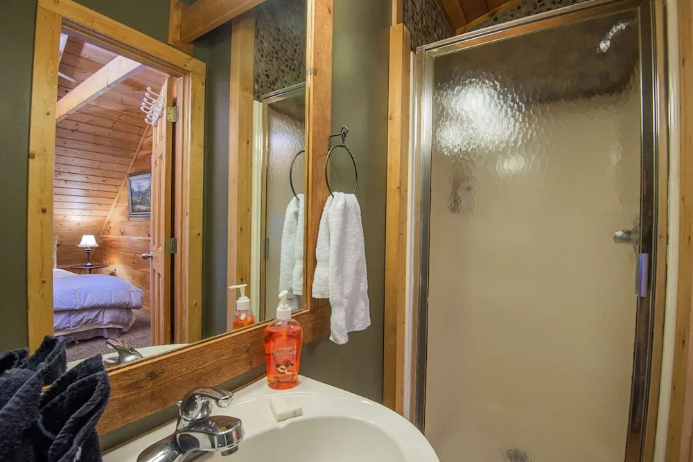 Knotty Pine by Eagles Ridge Resort
