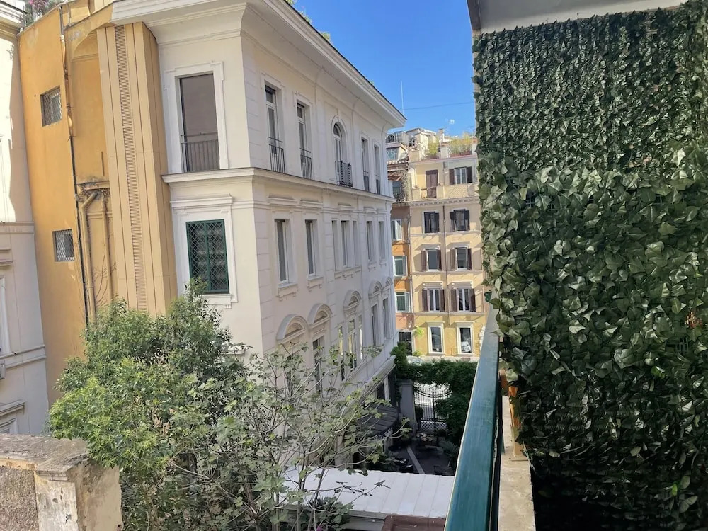 My Summer in Rome Spacious 2BR 2 Bath Home With a Balcony Near Famed Piazza del Popolo