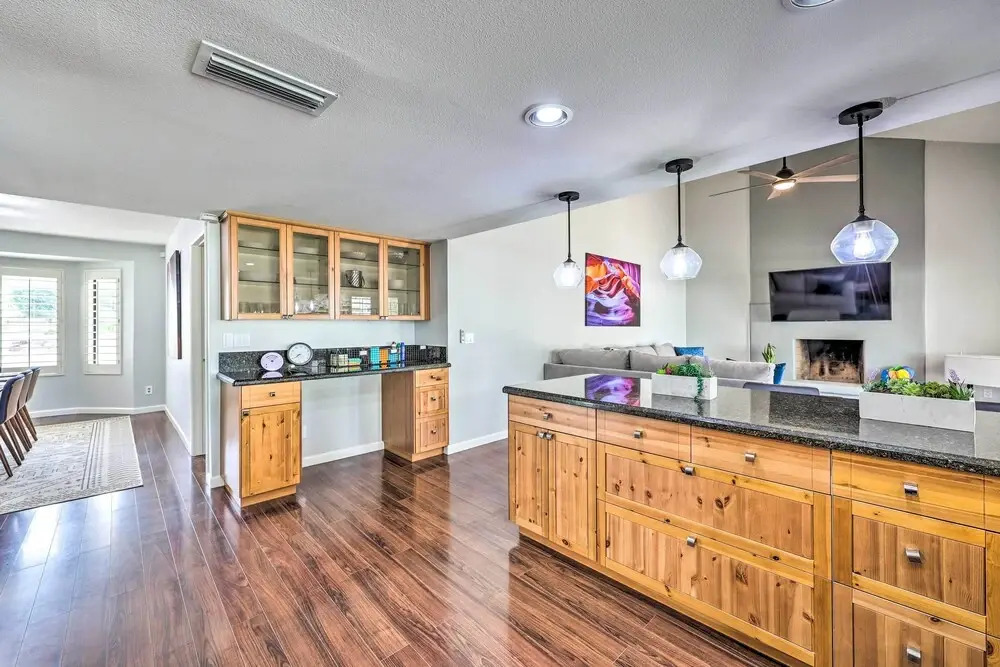Luxe Desert Home w/ Heated Pool: 3 Mi to Kierland!