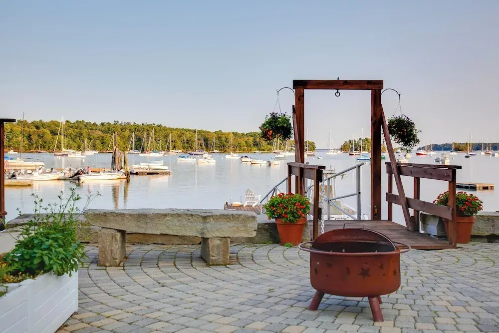 'heron Cottage' on Casco Bay w/ Deck & Boat Dock!