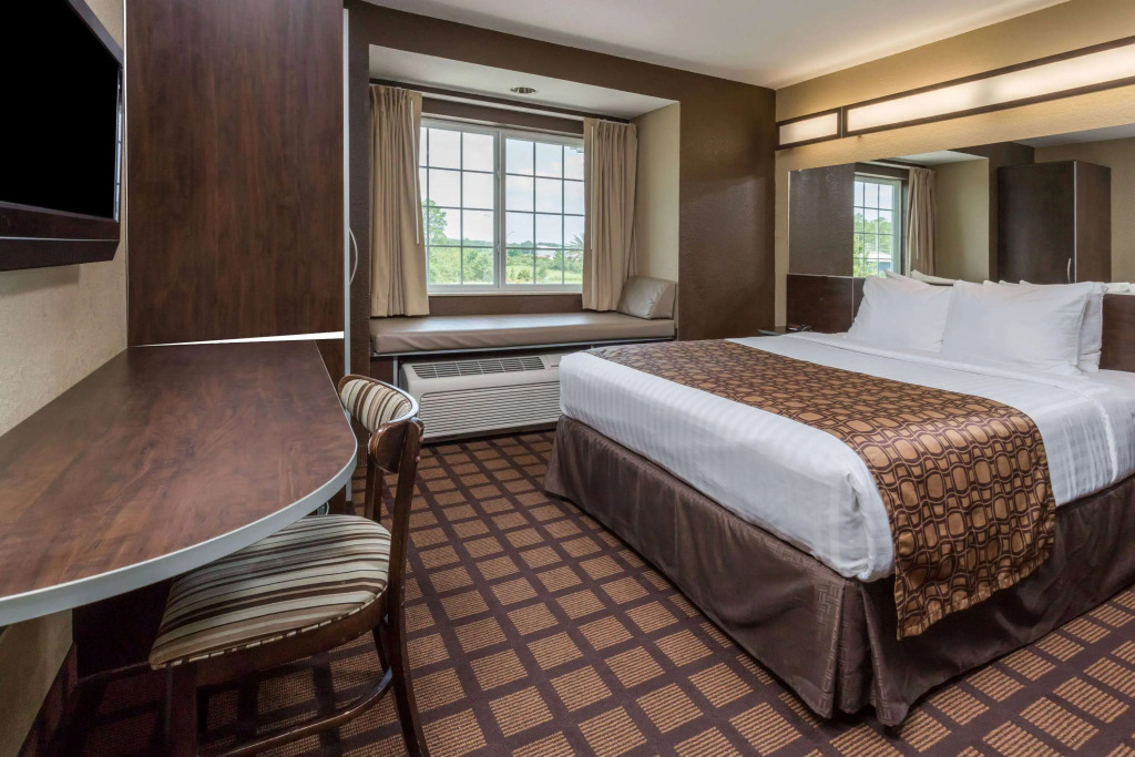 Microtel Inn & Suites by Wyndham Jacksonville Airport